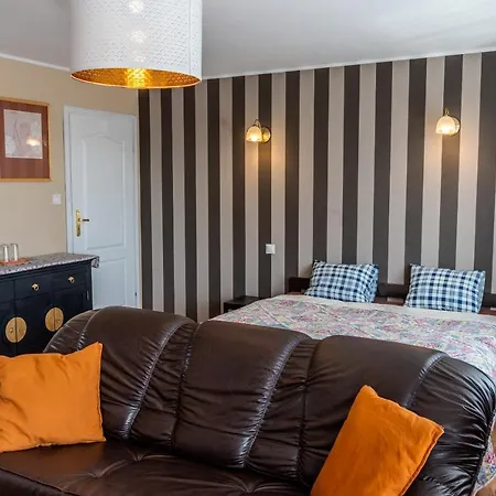 Gosciniec Skolimowka Restauracja I Ze Sniadaniem Na Kaszubach フミエルノ