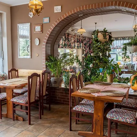 Gosciniec Skolimowka Restauracja I Ze Sniadaniem Na Kaszubach