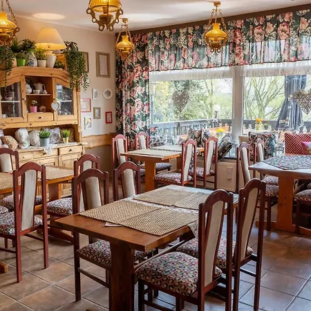 ホステル Gosciniec Skolimowka Restauracja I Ze Sniadaniem Na Kaszubach