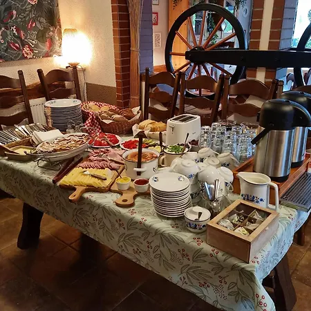 ホステル Gosciniec Skolimowka Restauracja I Ze Sniadaniem Na Kaszubach *