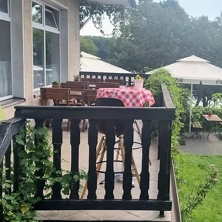 Gosciniec Skolimowka Restauracja I Ze Sniadaniem Na Kaszubach Hostel Chmielno