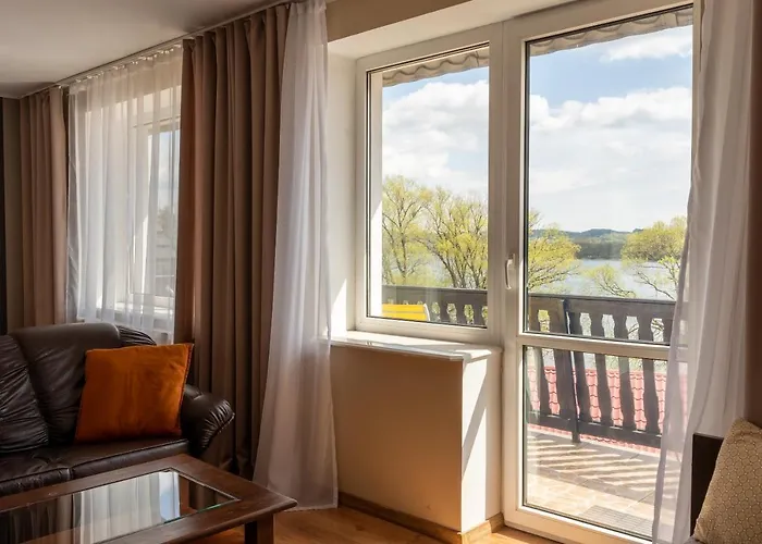 Hostel Gosciniec Skolimowka Restauracja I Ze Sniadaniem Na Kaszubach *