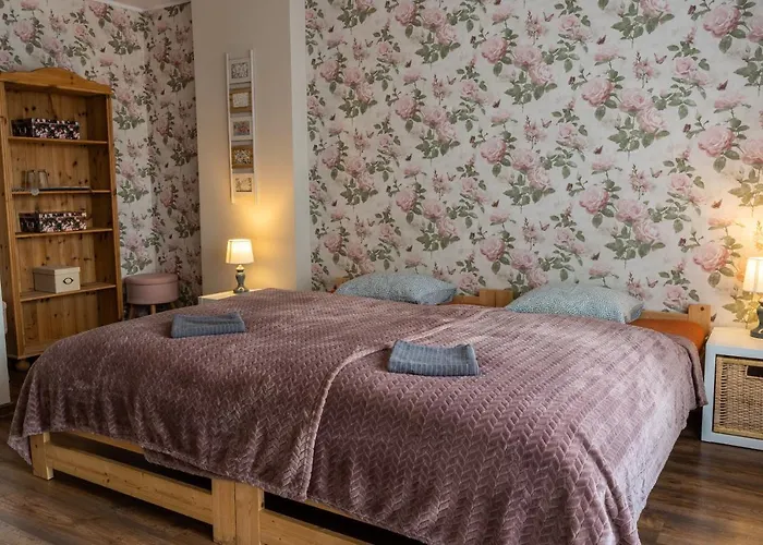 Gosciniec Skolimowka Restauracja I Ze Sniadaniem Na Kaszubach Hostel *