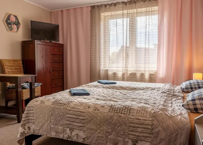 Gosciniec Skolimowka Restauracja I Ze Sniadaniem Na Kaszubach Hostel