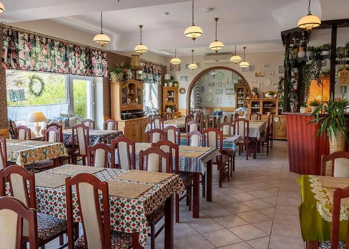 אכסניה Gosciniec Skolimowka Restauracja I Ze Sniadaniem Na Kaszubach חמיילנו