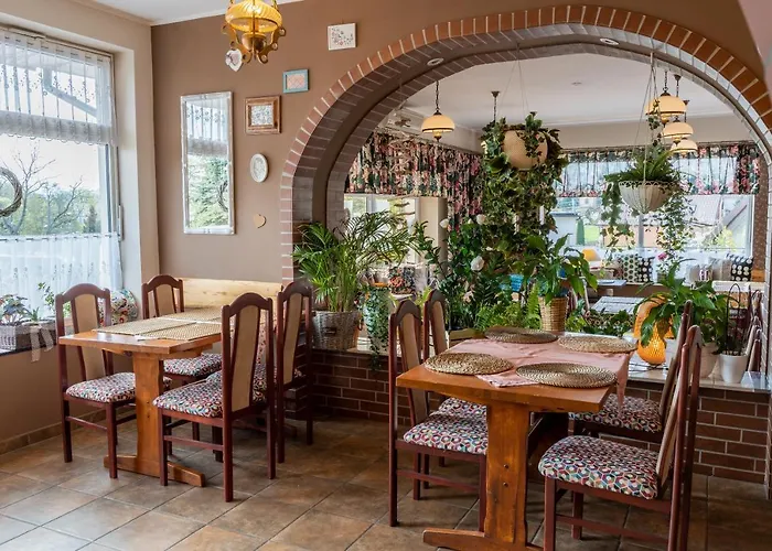 Gosciniec Skolimowka Restauracja I Ze Sniadaniem Na Kaszubach