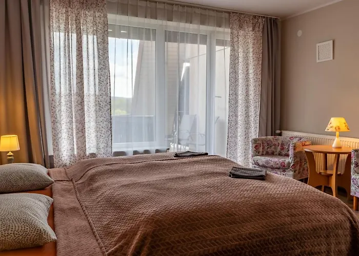 Gosciniec Skolimowka Restauracja I Ze Sniadaniem Na Kaszubach Hostel