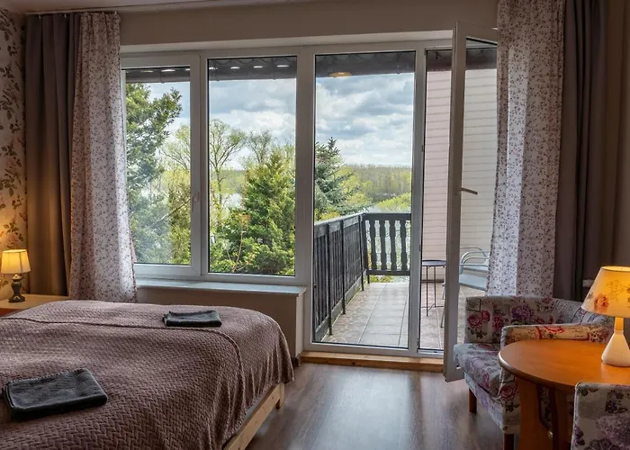 Gosciniec Skolimowka Restauracja I Ze Sniadaniem Na Kaszubach *