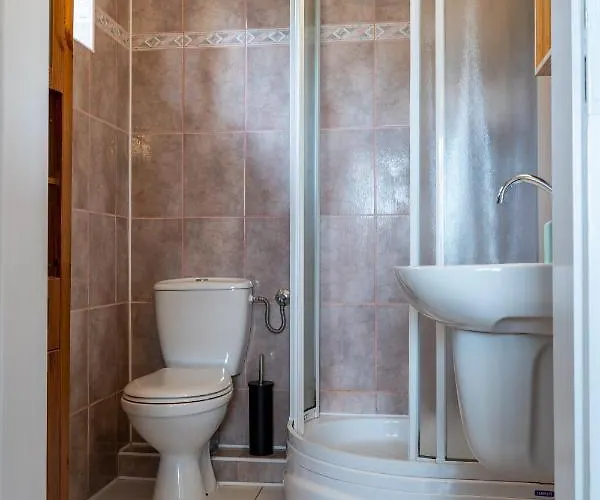 Gosciniec Skolimowka Restauracja I Ze Sniadaniem Na Kaszubach * חמיילנו