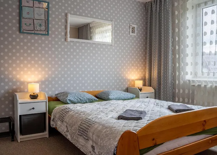 Gosciniec Skolimowka Restauracja I Ze Sniadaniem Na Kaszubach Hostel *