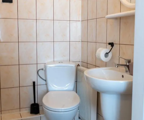 Hostel Gosciniec Skolimowka Restauracja I Ze Sniadaniem Na Kaszubach *